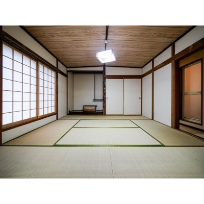 1階リビング横の開放的な和室