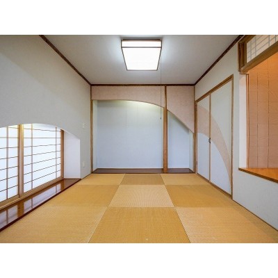 2階洋室内から続く和室。琉球畳がおしゃれです