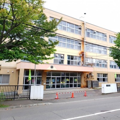 南の沢小学校まで徒歩15分