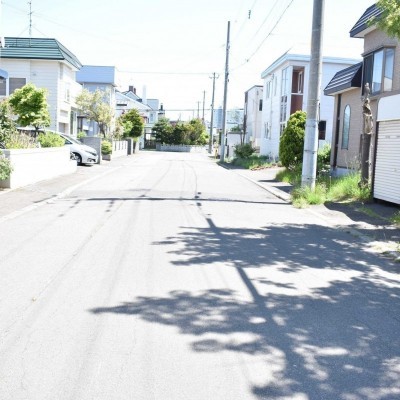 南東側前面道路