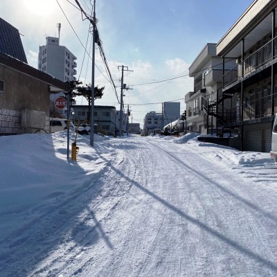 北西側前面道路
