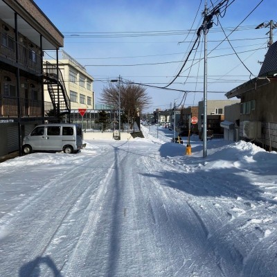 北西側前面道路
