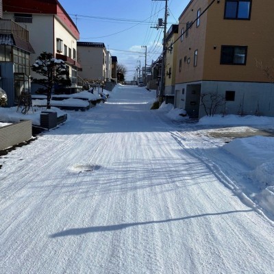 北東側前面道路