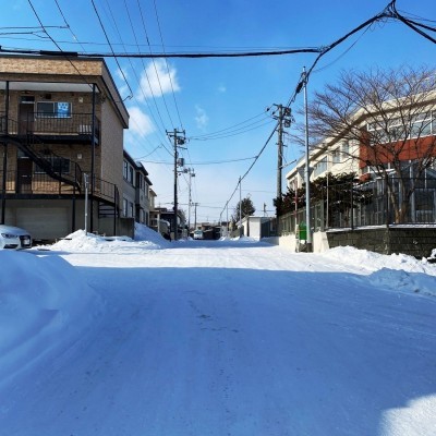 北東側前面道路