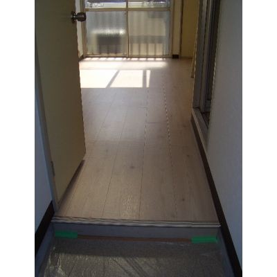 玄関床も張替え
