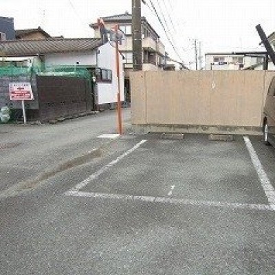 敷地内駐車区画です。平置きなので車の出し入れもスムーズです。
