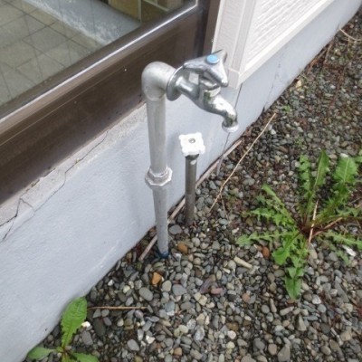玄関横に散水栓