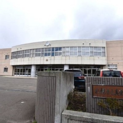 真栄中学校