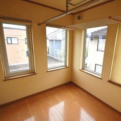 2階の乾燥室は風通しもよく室内で洗濯物を乾かすことができます