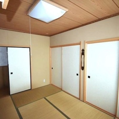 2階の6帖和室① 収納スペースも十分で広くお使いいただけます