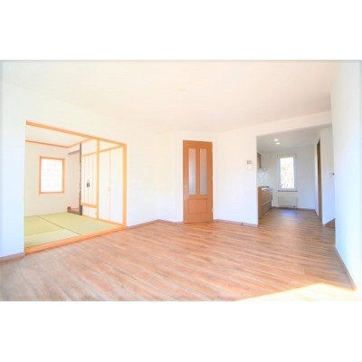 14.9帖のLDKです!隣接する和室と合わせて20帖の広さ♪