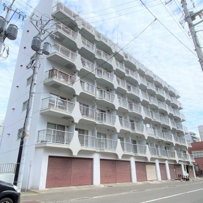 8階建てのマンションです!