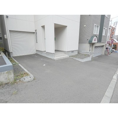 車庫前にも駐車可能♫