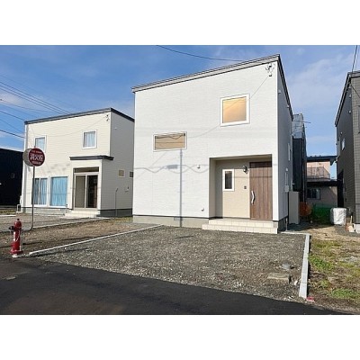 白を基調とした明るい外観♬