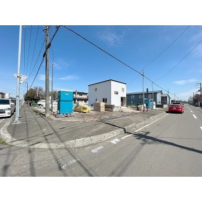 前面道路10mと広いです!