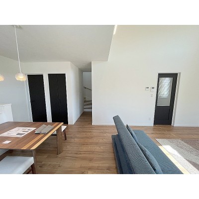 紺色で統一したオシャレな建具♬