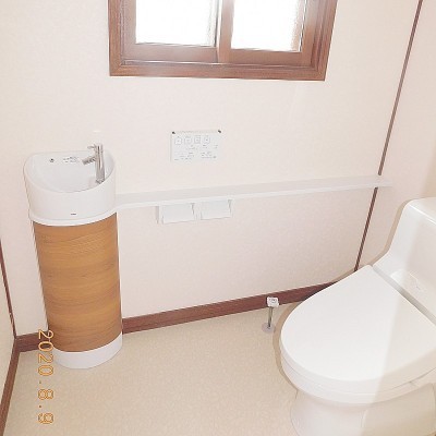 1階トイレ手洗いつきです。