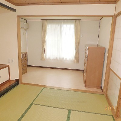 1階和室から洋室を臨む。一部屋として利用かようです。