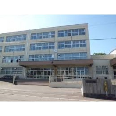 琴似中学校まで1282m