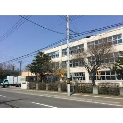 札幌市立二十四軒小学校まで522m