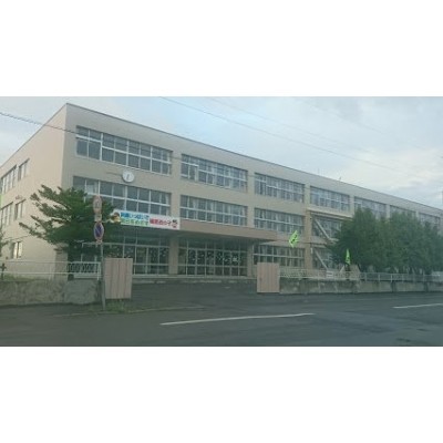 篠路西小学校まで481m