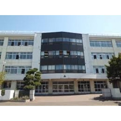 中の島中学校まで1064m