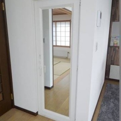 リビング:地下車庫への入り口です。