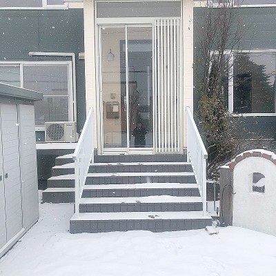 玄関フードあり、冬も防雪対策ばっちりです!