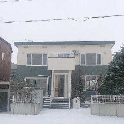 南東・南西角地にあり、朝・昼の陽が入る立地です。