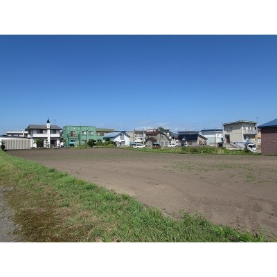 交通量の少ない閑静な住宅街です。