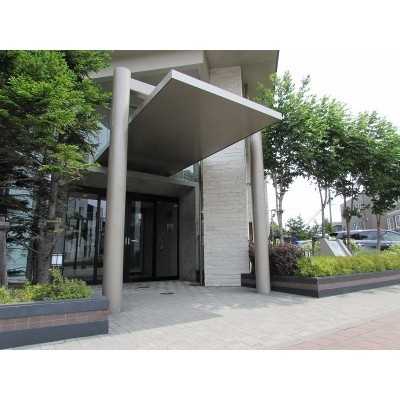 モニター付オートロックはスムーズな非接触キー対応です。