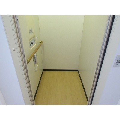 2階約9帖の洋室となっております。