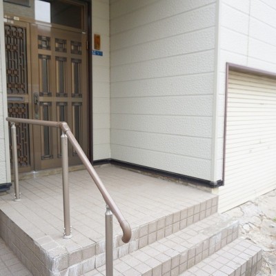 玄関に手すりがあります