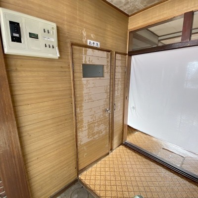 左側の扉はお手洗い☆