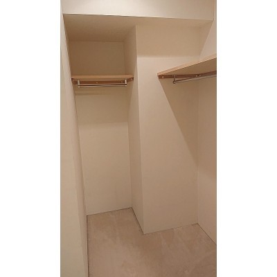 7.5 帖洋室のウォークインクローゼット