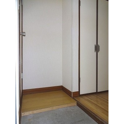 2階左:玄関