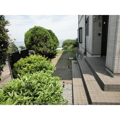 バス停までも徒歩5分と便利です!!