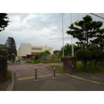 島松小学校まで1500m