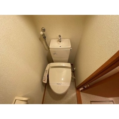 温水洗浄便座付きトイレです。