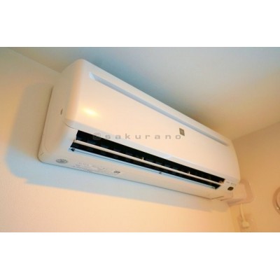 エアコンは冷房専用ですが、夏に窓を開けて眠らずに済むので快適
