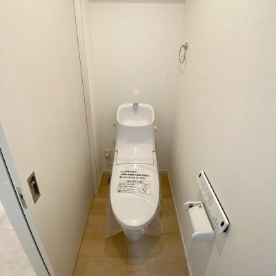 トイレには収納棚付き♪