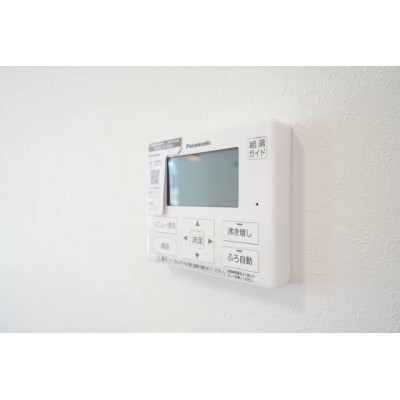 その他:給湯器の操作パネルです。ボタン一つであたたかいお...