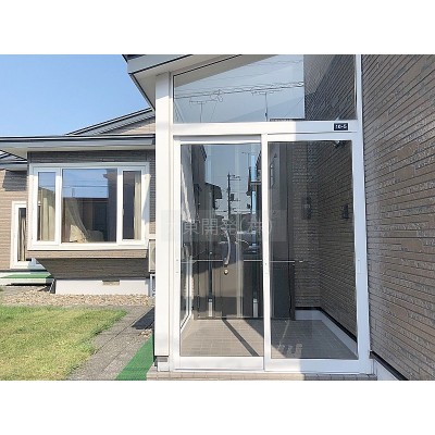 ★冬でも暖かな広い風除室がございます。