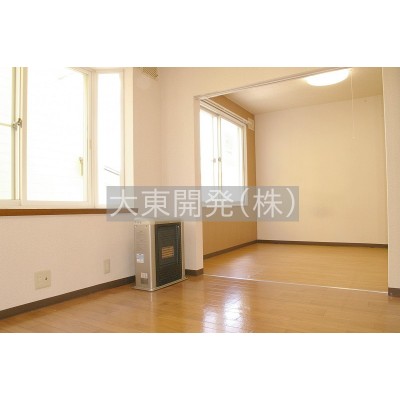 ★南向きの窓比較的日当たりは良いです。