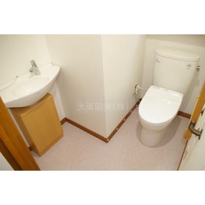 ★手洗いも備えたトイレです。