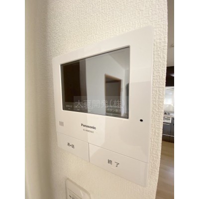 ★モニター付きインターホンです