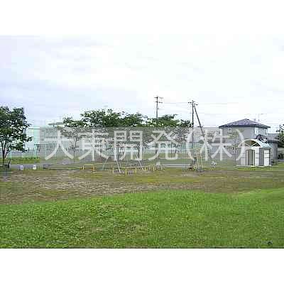 物件のすぐ隣の錦岡東1号公園です。周辺は静かなたたづまいです
