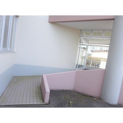 正面玄関スロープ