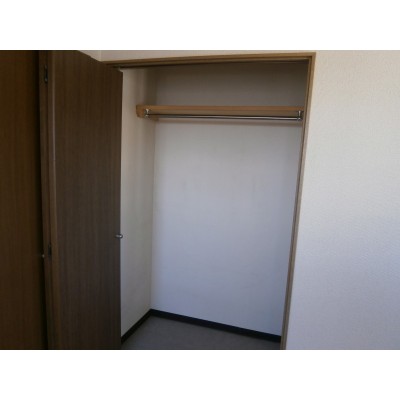 玄関正面洋間・クローゼット