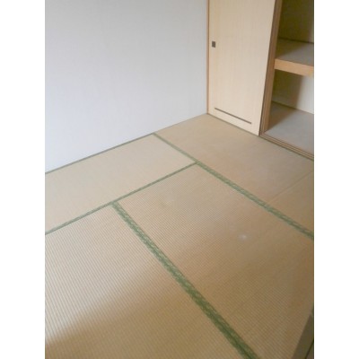 玄関横洋間・収納